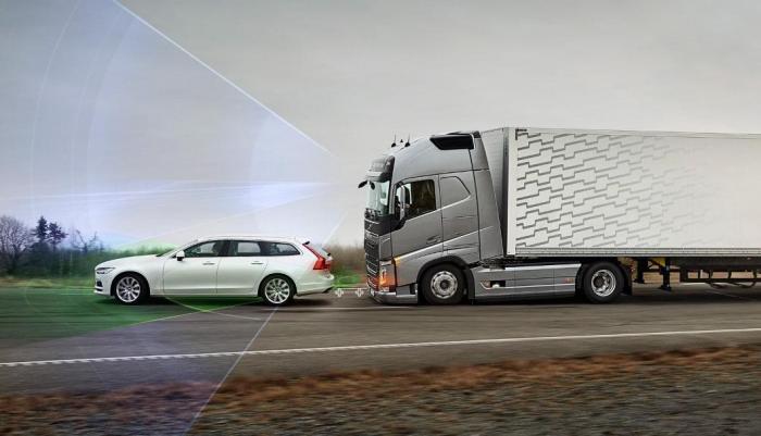 En reduksjon på 20 km/t er ikke nok for å hindre en ulykke. Volvos system kan stanse kjøretøyet fullstendig ved behov. Foto: Volvo Trucks