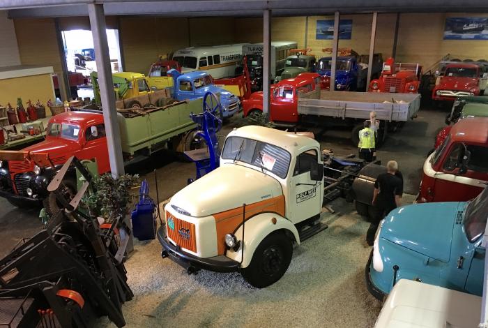 I samlingen finner man 80 veteranlastebiler. Foto: Birger Førre