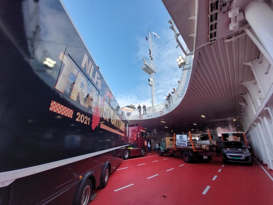 NLF-tralla sitt besøk på Bastø Fosen forrige lørdag gikk ikke upåaktet hen. Foto: André Kjernsli