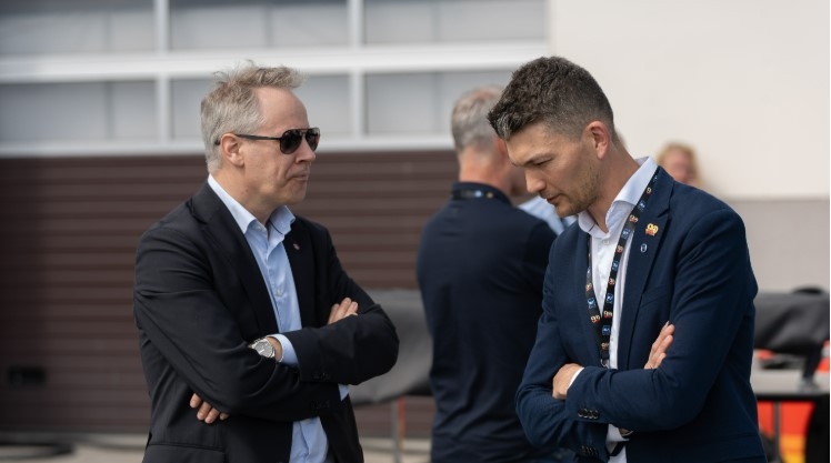 Knut Gravråk, administrerende direktør i NLF har tydeligere krav til samferdselsminister Jon-Ivar Nygård om å få fart på utbygginga av døgnhvileplasser. – NLF har lenge pekt på at det viktigste for våre medlemmer er å kunne parkere for å avvikle den lovpålagte hviletiden, så får lademuligheter komme senere, sier Gravråk. Foto: Jan Egil Sandstad