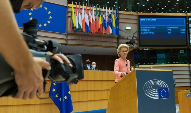 EU gir bilindustrien mer tid til å oppfylle utslippsmål 