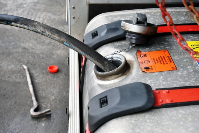 Stjeler drivstoff for å tjene penger