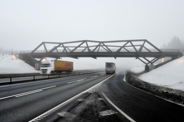 Stenger tre limtrebruer