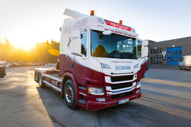Scanias første  hel-elektriske krokløftbil på plass i Norge