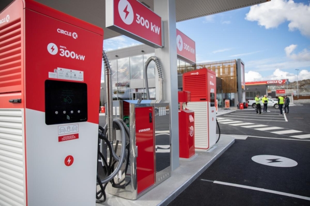 CircleK åpner nytt flaggskip for lading og energisparing på Kongsberg