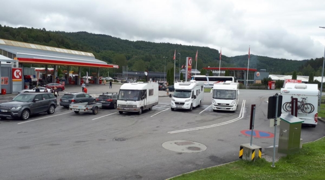 Ferske feriebilister skaper utfordringer for yrkessjåførene