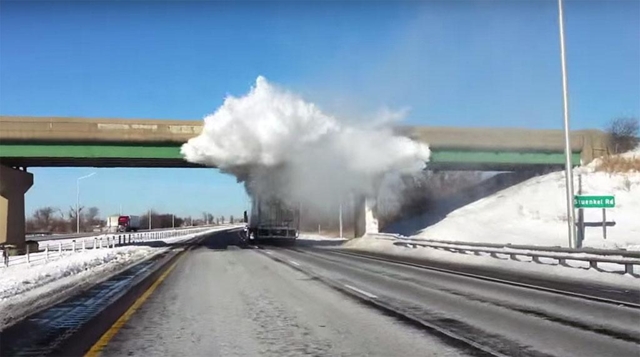 Slik bør du IKKE fjerne snø fra kapellet