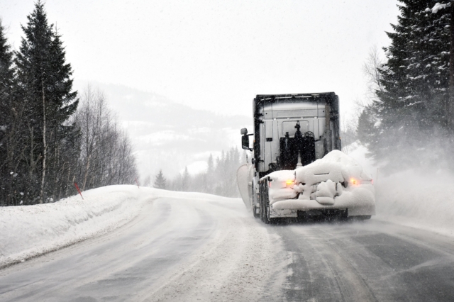 Ble angrepet mens han brøytet bort snø 