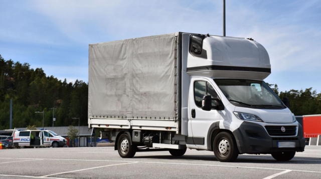 Kan man innføre fartsskriver i varebil? Dette sier samferdselsministeren