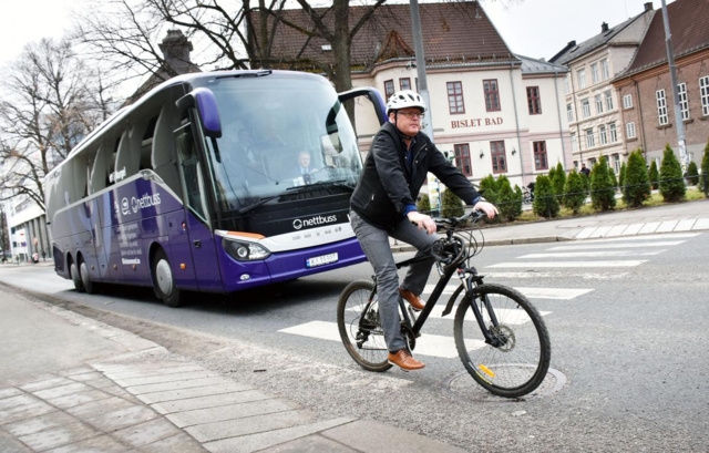 Blindsonevarsel på tungbil demonstrert i praksis