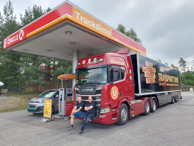 NLFs tranportturné er på vei til Gol