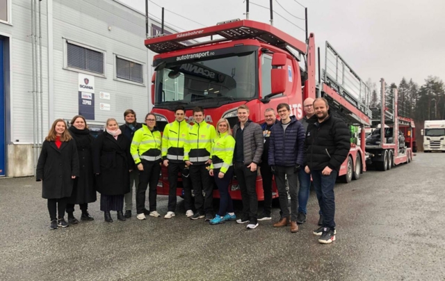 Ungdomspolitikere og lærlinger bak rattet