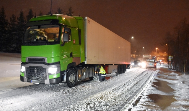 – For enkelt å legge skylden på lastebilene  