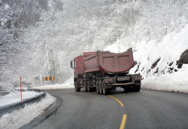 Vegene har blitt bedre, men fylkesvegene henger etter
