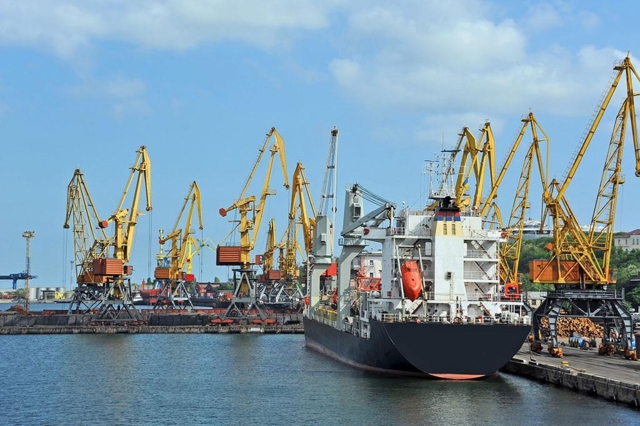 Støtter tiltak som får langtransport over på sjø og bane