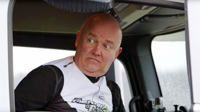 Skvetter når han sjekker blindsona