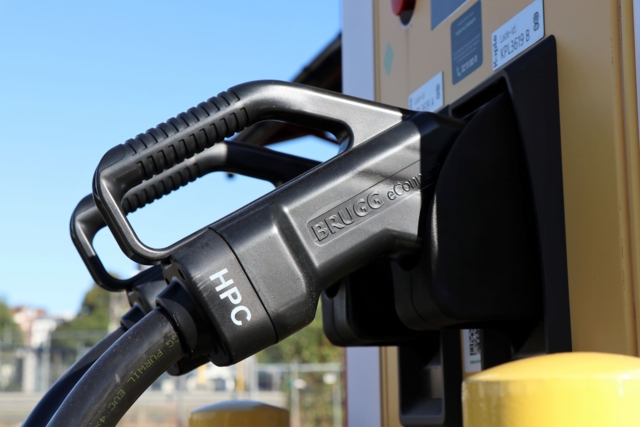 Ny tilskuddsordning skal sikre tungtransporten nye ladestasjoner