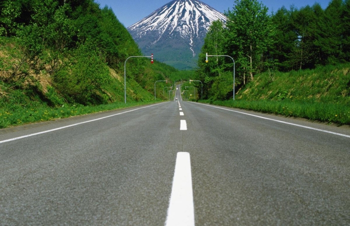 SVEITS: De sveitsiske høyfjellsveiene holder også bra standard. Foto: Colourbox