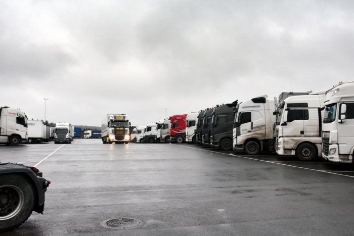 Gjennom hele 2017 hadde Fugleåsen døgnhvileplass sprengt kapasitet i helgene. Tendensen er uendret i 2018, selv om 45-timers ukehvil nå er erklært ulovlig. Foto: Stein Inge Stølen