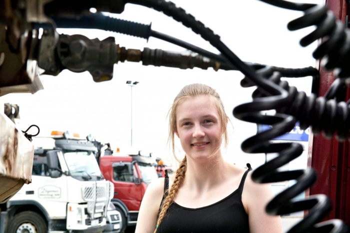 Eline Haagensen oppfordrer alle til å prøve å bli kjent med utlendingene i stedet for å rakke ned på dem. Foto: Lars Thorvaldsen