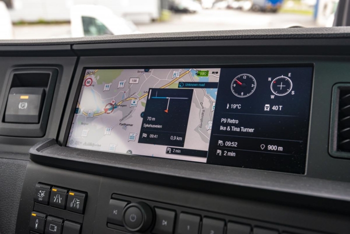 WIDESCREEN: MAN TGX kan bestilles med en standard 7 tommer skjerm, eller en 12.3 tommer skjerm som avbildet. Foto: Jamieson Pothecary