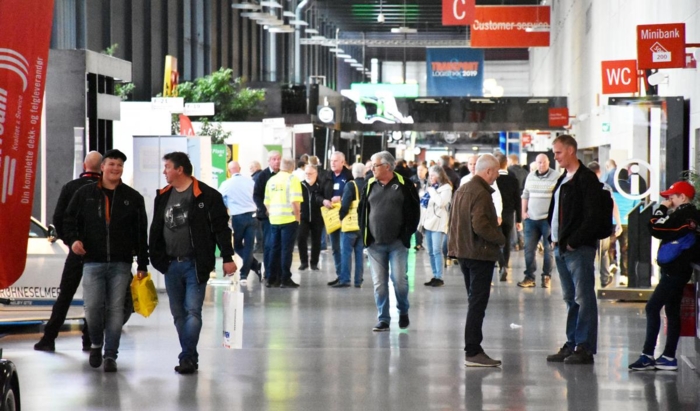 Folksomt allerede tidlig på lørdagen. Foto: Stein Inge Stølen