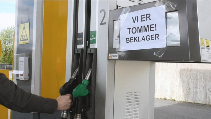 Selv uten en krisesituasjon vil det bare gå noen få dager før alle drivstofflagre er tomme. Ved kriser går dette nødvendigvis langt raskere. Foto: Stein Inge Stølen