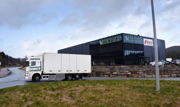 Bendiks Transport er lokalisert i nye og moderne lokaler i næringsområdet rett på nordsiden av E18 i Lillesand. Foto: Stein Inge Stølen