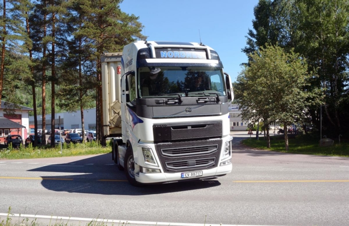 Som lærling kjører Bjørn Christopher en splitter ny Volvo FH 540 I-Shift. Foto: Lars Thorvaldsen
