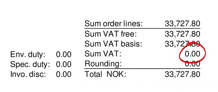 ...likevel oppgis MVA til 0 kroner på fakturaen. Det betyr at firmaet her har gått glipp av 2 800 kroner i MVA-fradrag, bare på denne bilen alene. Foto: HJ Transport
