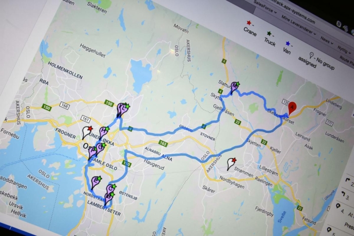 Hvis det oppstår problemer på den planlagte ruten estimerer systemet raskt og enkelt et bedre alternativ. Samtidig får kundene automatiske oppdateringer på SMS. Foto: Stein Inge Stølen