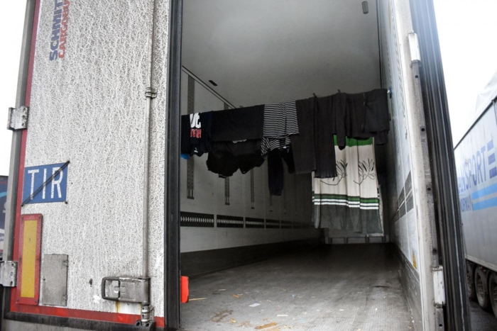 Det er ikke vanskelig å finne tydelige bevis på at sjåførene bor i bilene over lang tid. Foto: Stein Inge Stølen