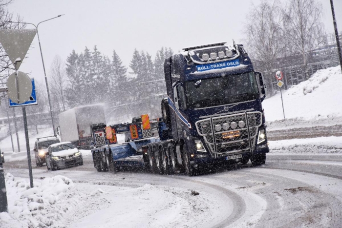 Bull Trans Oslo AS er en relativt liten bedrift som slett ikke er redd for å ta på seg store og kompliserte løft. Foto: Stein Inge Stølen