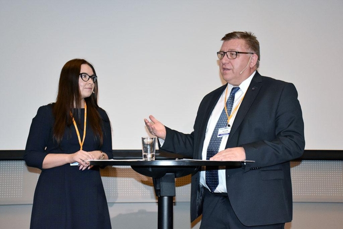 Administrerende direktør i NLF Geir A. Mo er ikke overrasket over tallene. Her i debatt med Vlantanas logistikkdirektør Ruta Sakalauskaite. Foto: Stein Inge Stølen