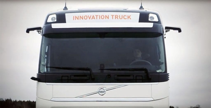 ...Morgendagens speil. Foto: Skjermdump, Youtube