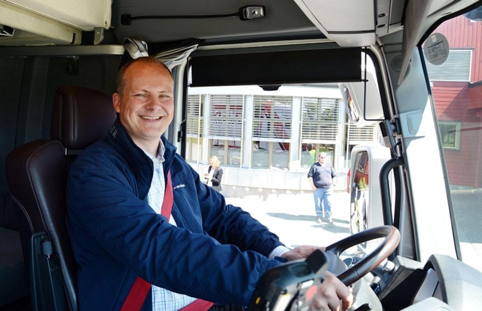 Samferdselsminister Ketil Solvik-Olsen er storfornøyd med opplæringsprogrammet. Foto: Jan Harry Svendsen