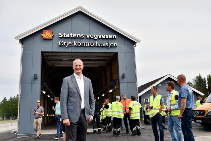 Samferdselsministeren er fornøyd med det nye samarbeidet mellom etatene. Her fra åpning av nye Ørje kontrollstasjon tidligere denne uken. Foto: Stein Inge Stølen