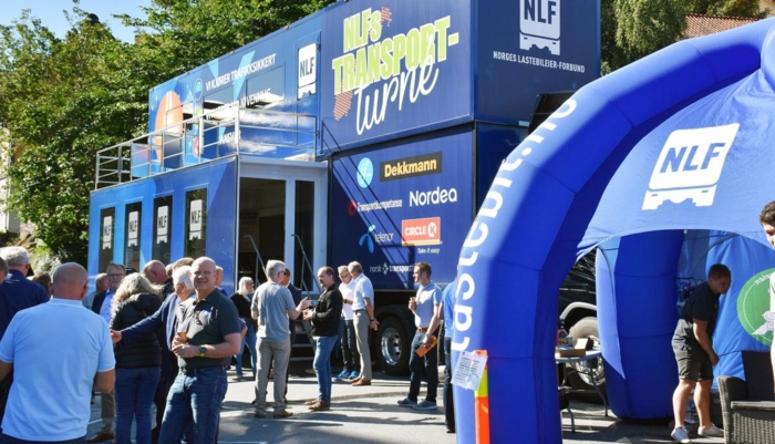 NLFs transportturné har allerede kjørt fra Arendal i sør til Alta i nord. Samtlige fylker skal besøkes og det arrangeres møter, seminarer og politiske debatter. Foto: Stein Inge Stølen