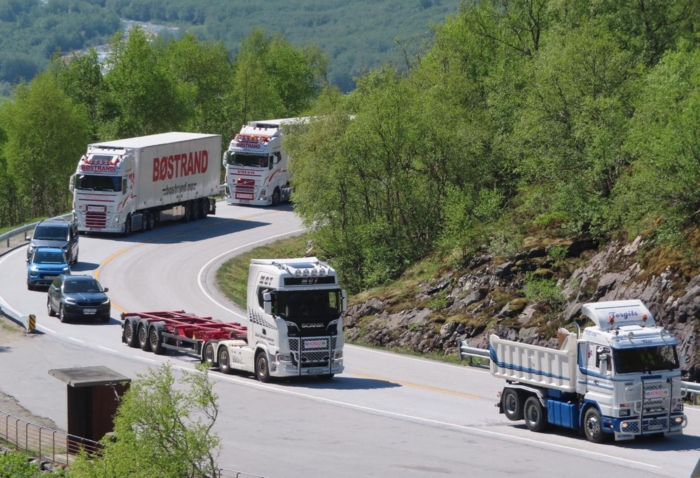 Konvoien strakk seg over flere kilometer. Foto: Guttorm Tysnes