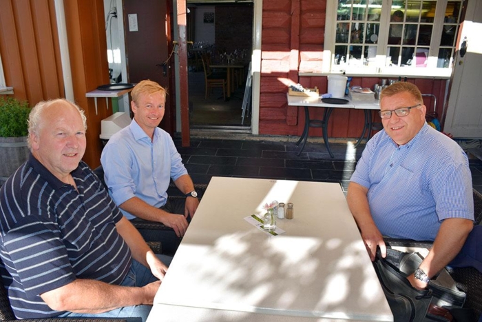 Stortingsrepresentant Helge Orten (H) får nyttige innspill fra forbundsleder i NLF Tore Velten og administerende direktør Geir A. Mo. Foto: Stein Inge Stølen