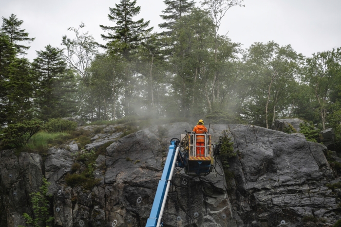 KAN BLI MINDRE PENGER TIL DETTE: Trude Brosvik (KrF) i fylkestingsgruppa i Vestland slår fast at politikerne er mindre villige til å prioritere skredsikring enn det administrasjonen i fylkeskommunen har lagt opp til.  Foto: Bård Asle Nordbø 