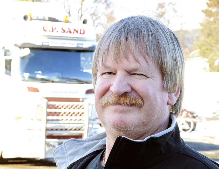 - Lærlinger er en viktig og verdifull ressurs og vi tar inn en til to lærlinger hvert år, sier Vidar Sand i C.P. Sand Transport. Foto: Jan Harry Svendsen