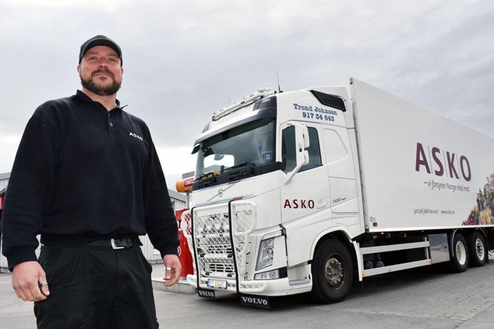 Kent Henning kjører en Volvo FH500 i fast distribusjon på Østlandet. Foto: Stein Inge Stølen