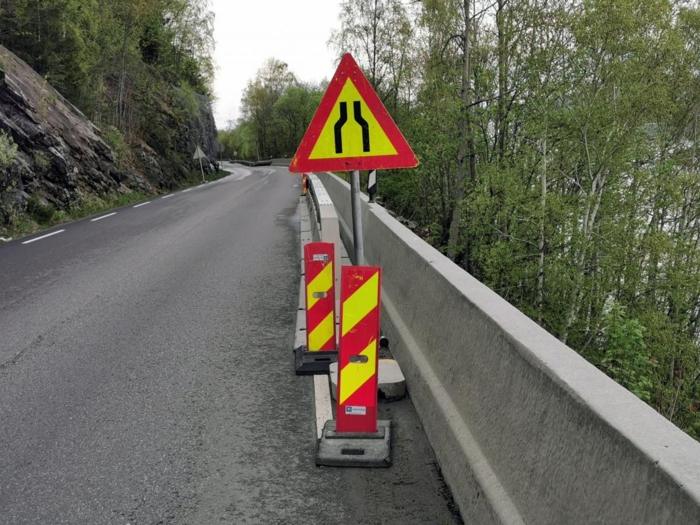 Utrast veg: Slik ser det ut på stedet der vegen har rast ut. Foto: Guttorm Tyssnes 