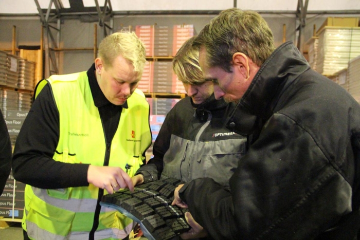 Ansatte ved godsterminalene får opplæring av Statens Vegvesen i å oppdage avvik. Foto: Elin Fykerud Johannessen / Statens Vegvesen