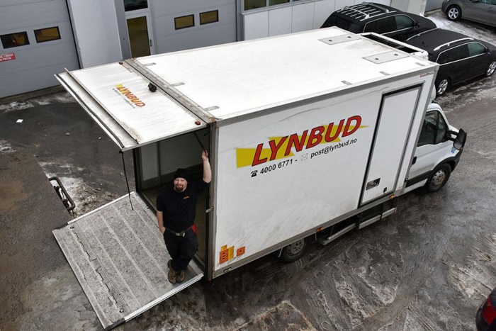 Selv om Lynbud har spesialisert seg på frakt av kjølevarer, har de utstyr og mannskap til å ta seg av de aller fleste transportutfordringer. Foto: Stein Inge Stølen