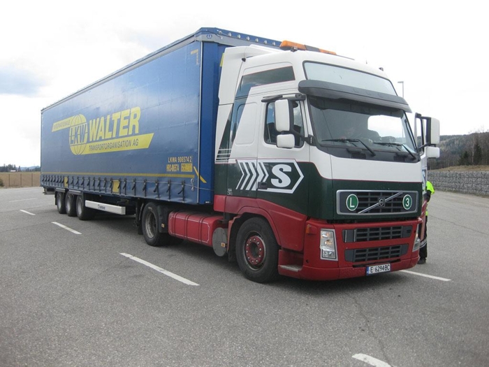 Det finnes et ukjent antall utrangerte, sterkt forurensende utenlandske lastebiler på norske veger (her en Euro III-lastebil stanset av Vegvesenet). Disse bør det stilles langt større miljøkrav til i fremtiden. Illustrasjonsfoto: Statens vegvesen