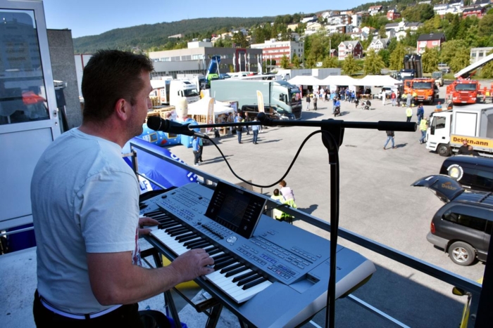 Under Truckers Day i Molde ble trailerens andre etasje benyttet som musikkpaviljong. Foto: Stein Inge Stølen