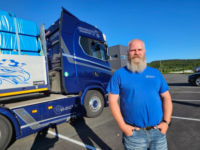 Jan Tore Igelsrud kjører lastebil over hele Norge og delvis Sverige.
