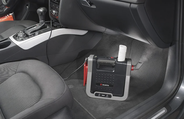 RENSER: Evapomat fra Würth renser klimaanlegget på kort tid. Foto: Würth